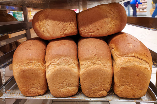 A lot of ready-made fresh bread in the store, in the bakery. Bakery business. Fresh wheat bread. Healthy and nutritious food. The product contains carbohydrates.