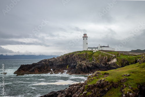Fanad Head Lighthouse was conceived as essential to seafarers following a tragedy which happened over 200 years ago. In December 1811 the frigate “Saldanha” sought shelter from a storm. 
