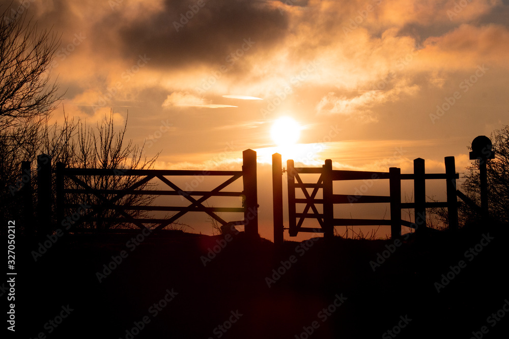 Obraz premium Sunset behind Gate