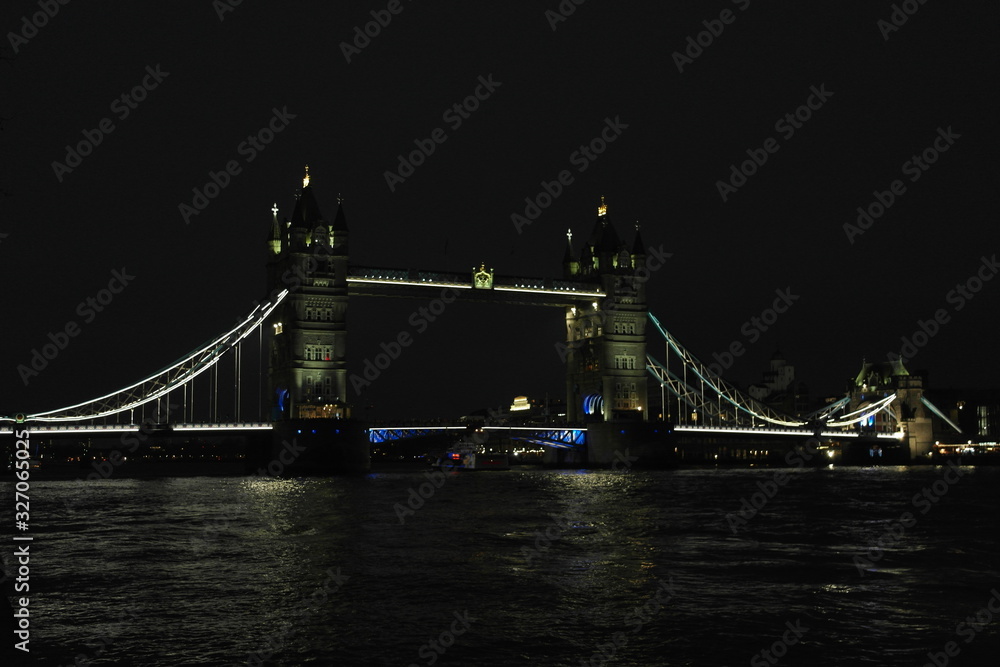 Obraz premium Night bridge