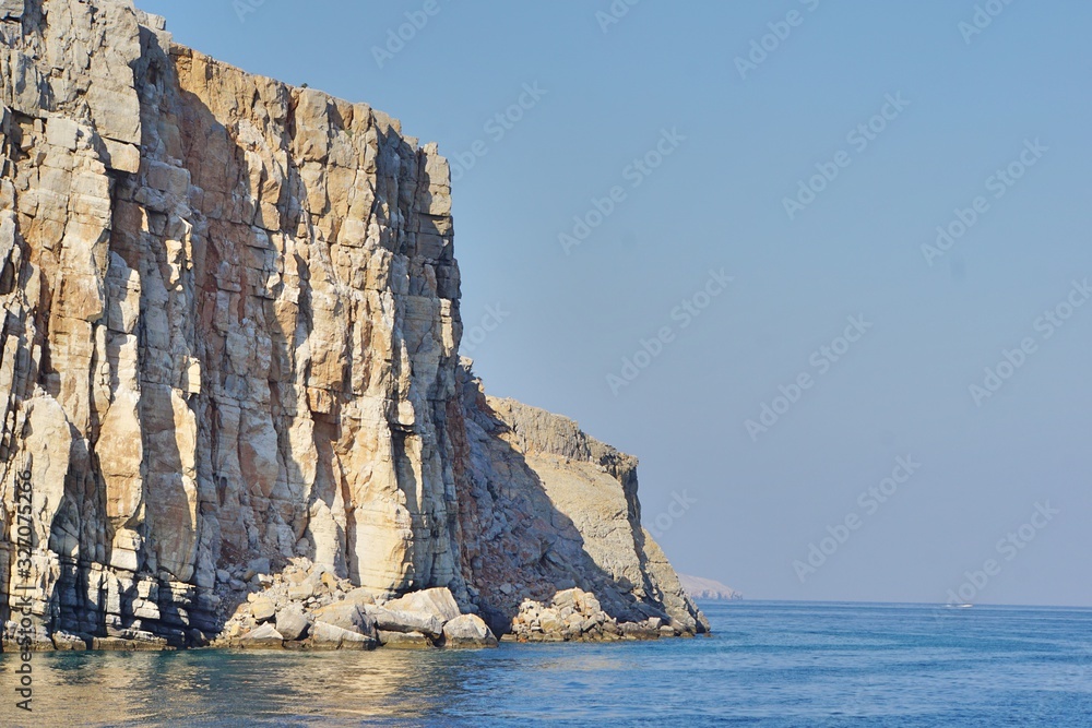 fjordlandschaft und dhau im oman