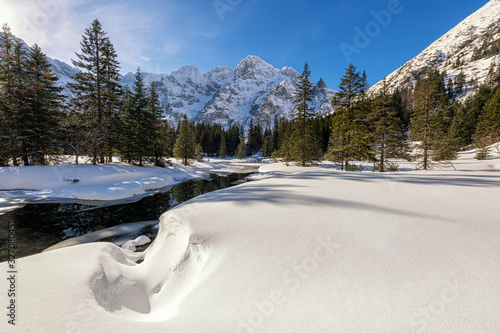 Fototapeta Naklejka Na Ścianę i Meble -  Beautiful landscape of mountains during winter