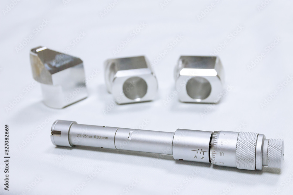 Calibration Bore micrometer. Device for accurate measurement of hole diameter. Calibration Bore micrometer. Device for accurate measurement of hole diameter.