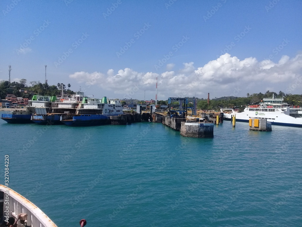 Visão do Ferry Boat para a Ilha Itaparica