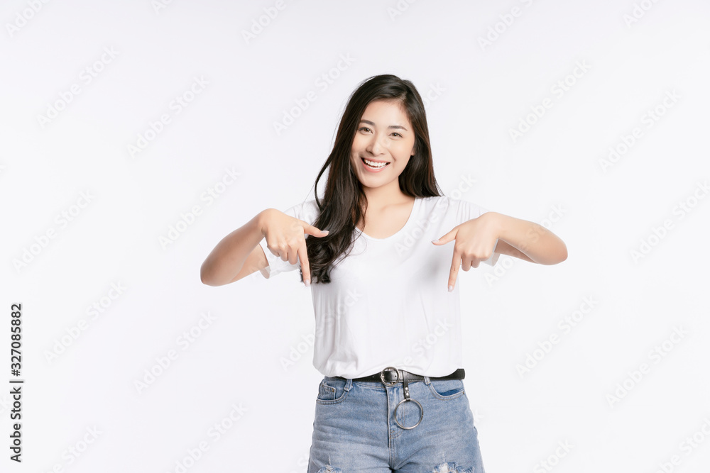 Beauty Asian woman smiles with a charming and shows something to you with healthy skin, teeth and hair isolated on white background, The lady in a summer t-shirt Short jeans. Copy space Beauty Asian woman smiles with a charming and shows something to you with healthy skin, teeth and hair isolated on white background, The lady in a summer t-shirt Short jeans. Copy space