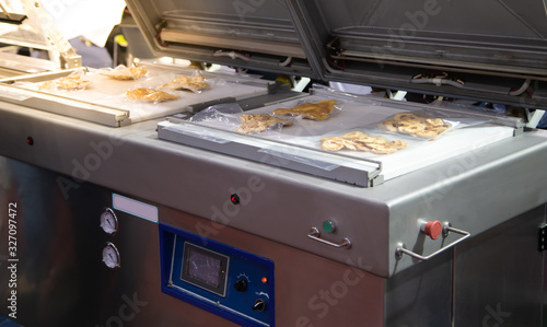 Φωτογραφία Heat sealing vacuum machine for food package