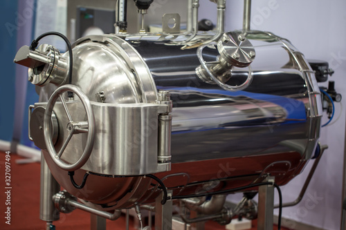 Automated batch retort sterilizer for food industry