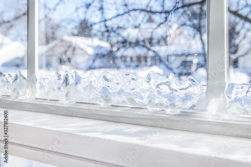Foto Ice forming on the inside of a window in the wintertime