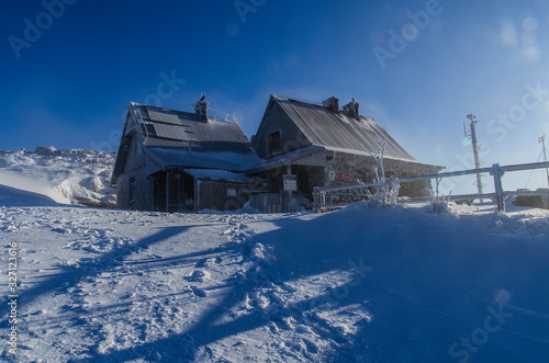 Fototapeta Naklejka Na Ścianę i Meble -  schronisko na połoninie Wetlińskiej Bieszczady