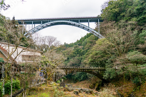 Old and new bridge © Atsu