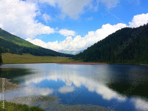 San Martino di Castrozza. Panorama estivo. Riflessi sul lago