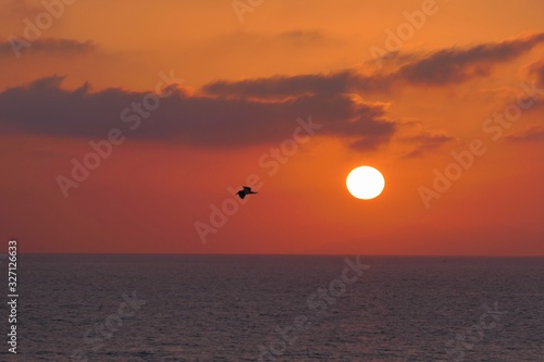 Tramonto sul mare. Sole rosso sul mare. Isola d'Elba © Silvia