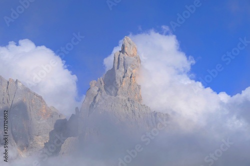 San Martino di Castrozza. Cimon della Pala. Montagna immersa tra le nuvole