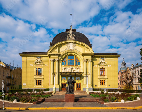Obraz na plátně Stunning view of Opera theater in Chernivtsy city at sunny spring day