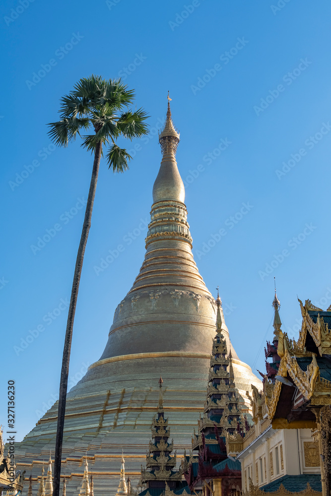 Fototapeta premium Shwedagon Paya Zedi