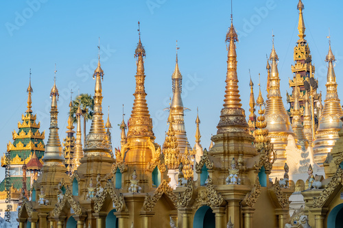 Ornate shrines at Shwedagon Paya © Nicholas Pitt