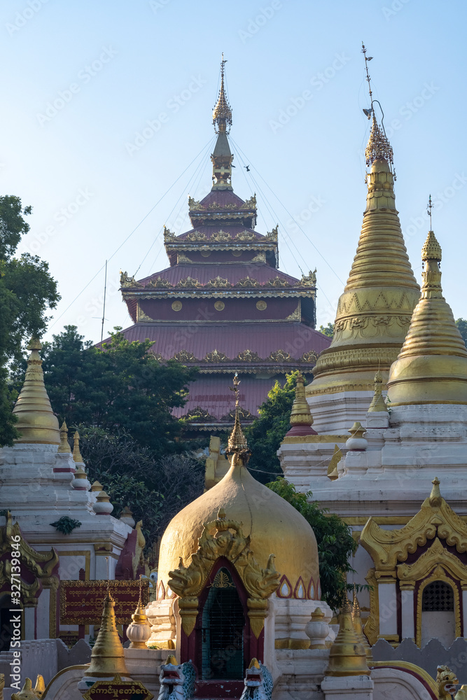 Fototapeta premium Taung Mingi Pagoda