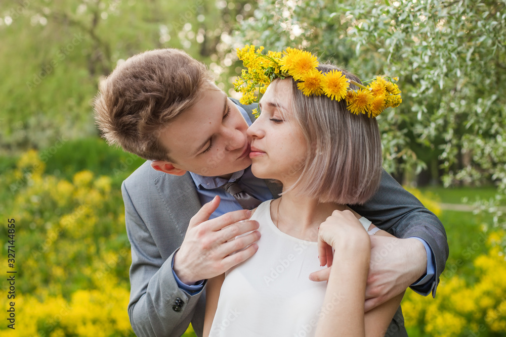 Obraz premium Romantic young couple together outdoor