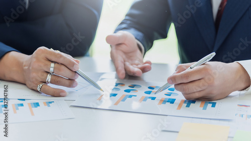 Quadro em tela Business people gather to analyze marketing and investment information and using pen pointing to financial data chart at meeting