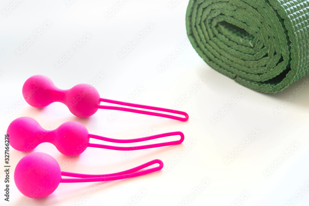 Ben wa or pink geisha balls Ben wa or pink geisha balls