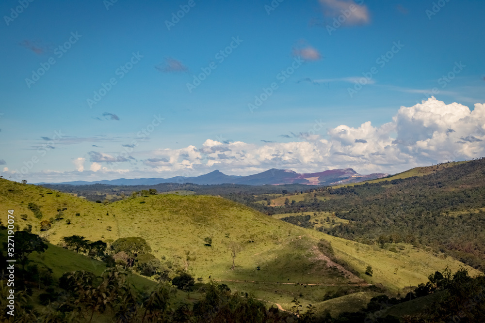 Obraz premium Mountains and vegetation around the city of Serro, Minas Gerais, Brazil