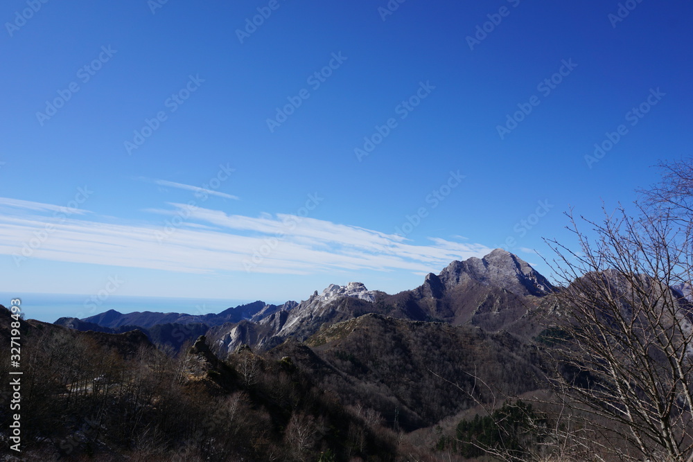 Obraz premium View of the Apuan Alps with a peak cut due to the extraction of white marble