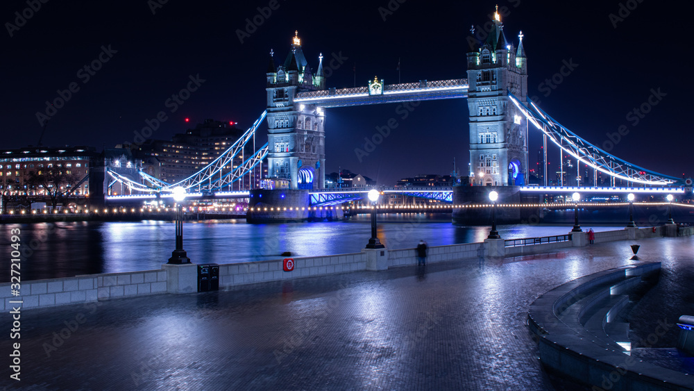 Obraz premium tower bridge in London at night