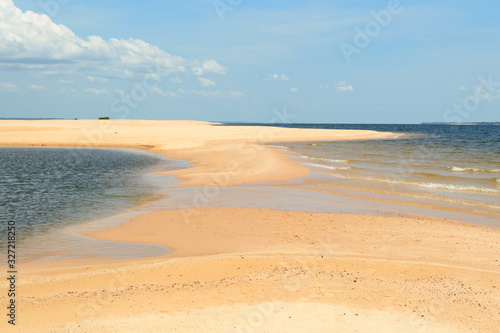 Fototapeta Naklejka Na Ścianę i Meble -  Interesting and particular river landscape in Brazil, in the state of Parà. A beach of clear sand and varying tongues of land depending on the movements of the water on the Amazon River.