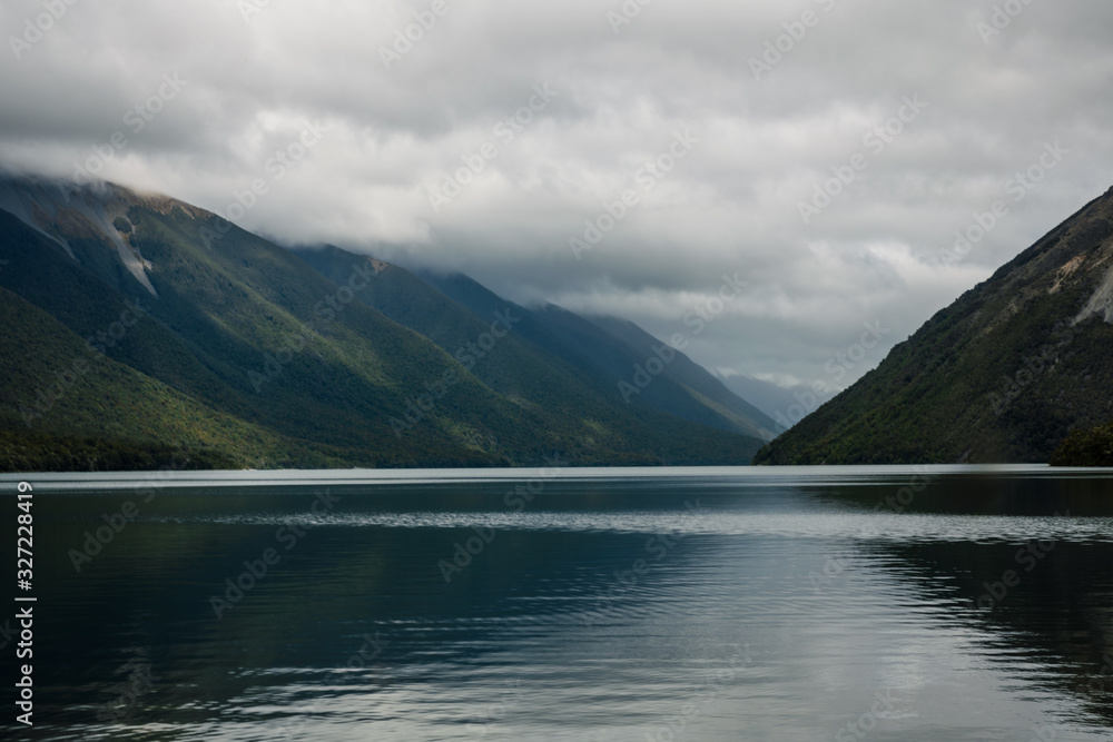 Obraz premium lake rotoiti in nelson lakes national parks