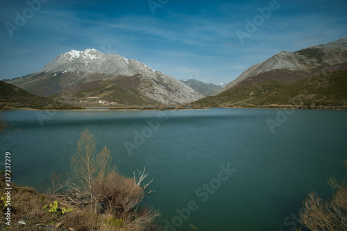 Embalse de Camporredondo en Palencia photo