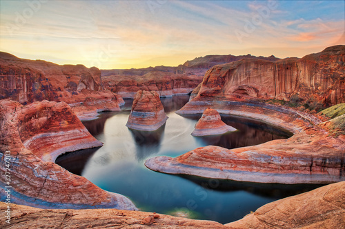 Photo Magnificent view of Reflection Canyon during sunrise Arizona USA