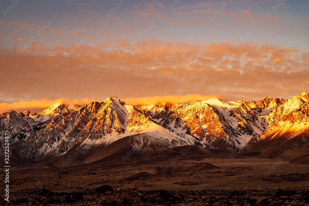 Fototapeta premium sunrise snowy Sierra Nevada mountains