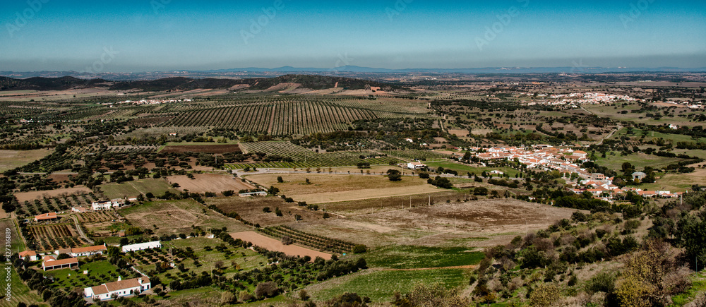 La plaine d'Alentejo depuis la citadelle de Monsaraz, Portugal