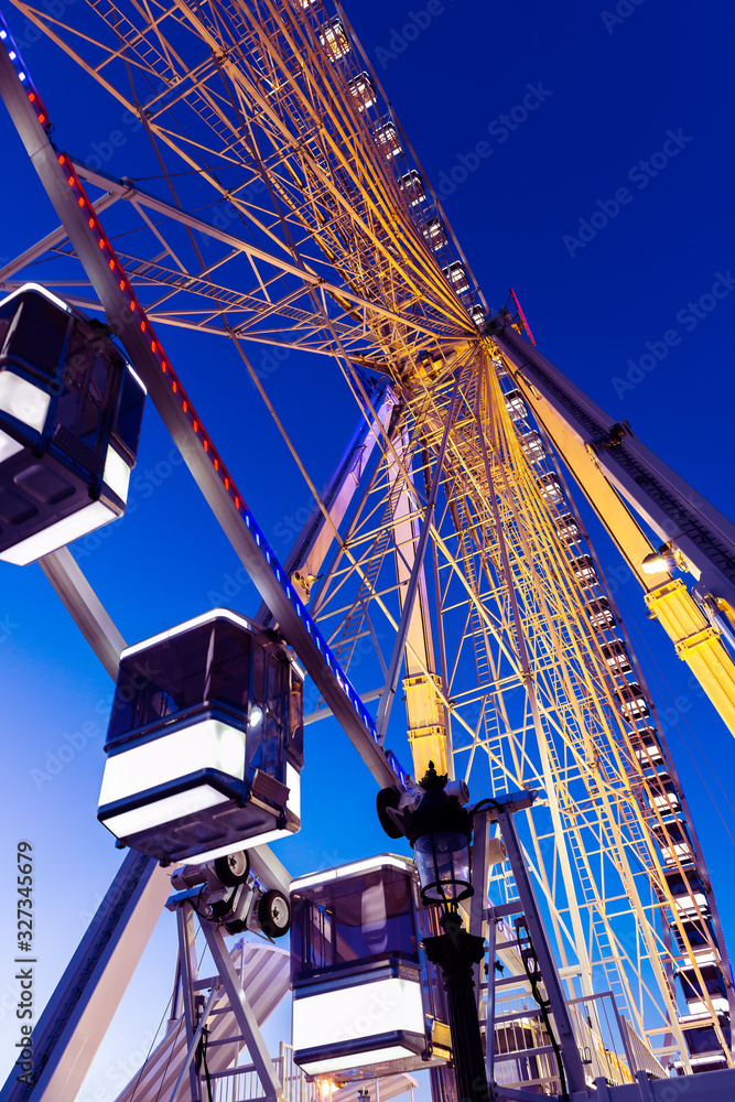 Fototapeta premium Ferris wheel at night