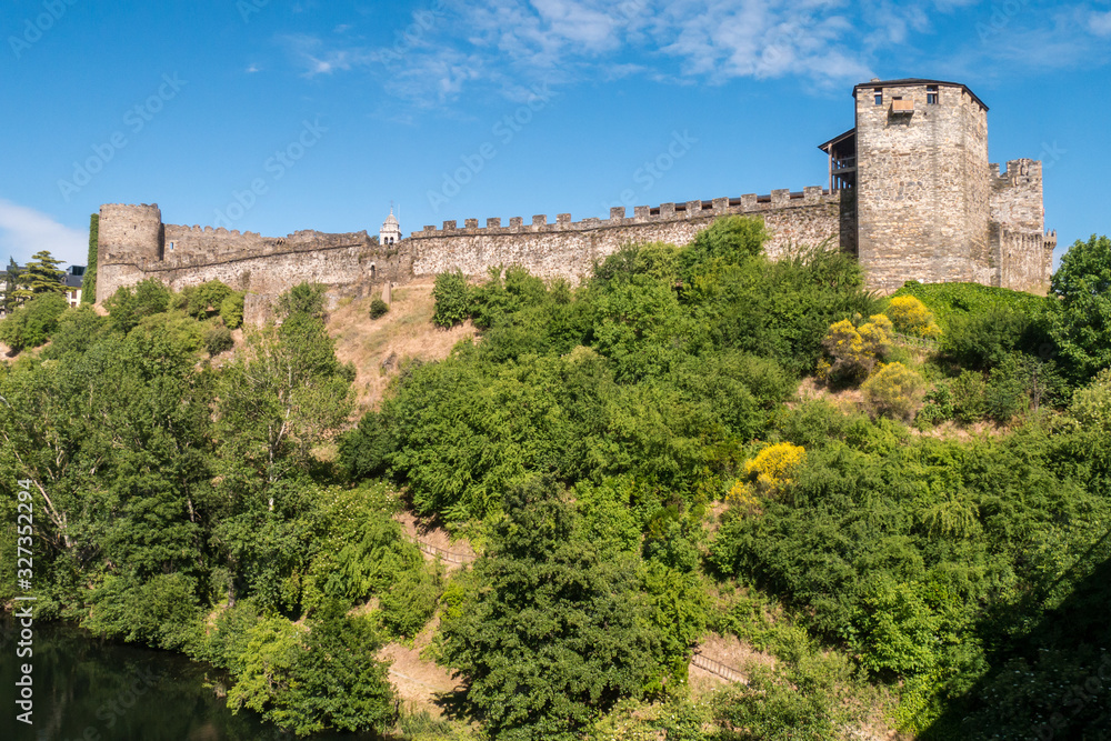 Castillo de los Templarios - Ponferrada vom Fluss aus