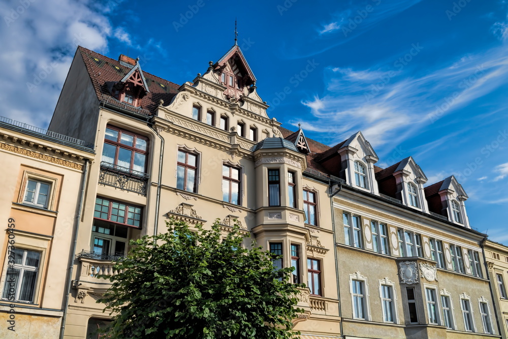 Fototapeta premium neuruppin, deutschland - sanierte alte häuser