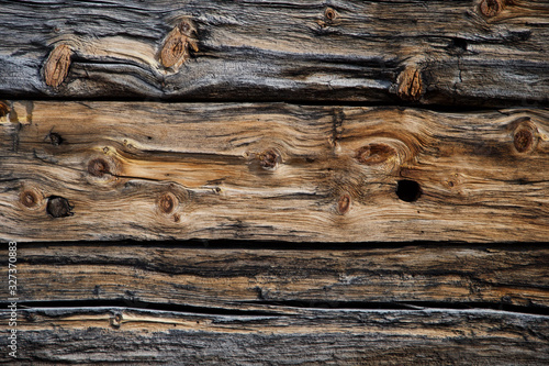 holz hintergrund quer verwittert alte eiche lärche antik alpen gröden südtirol 