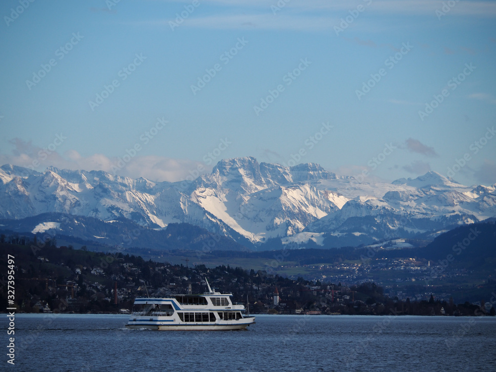 bateau sur le lac de Zurich - Suisse