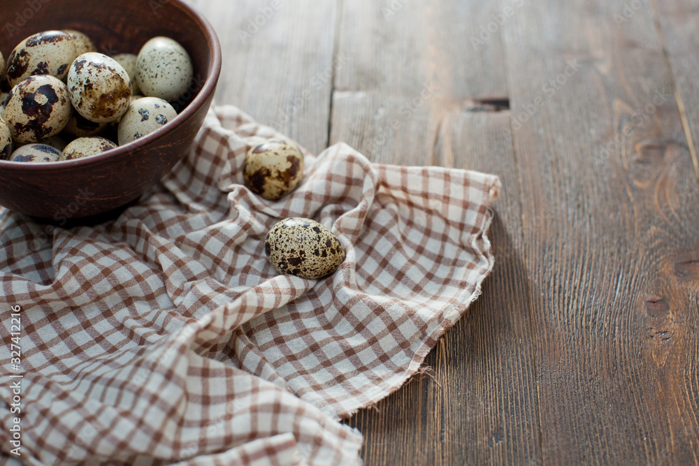 Fototapeta premium Quail eggs in a clay brown bowl