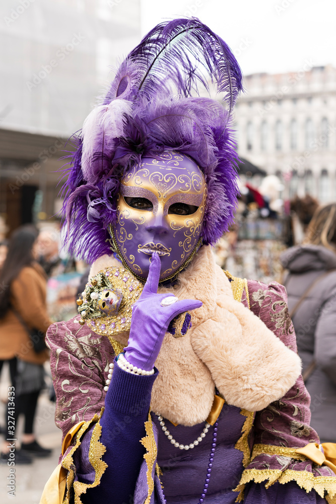 woman with mauve mask