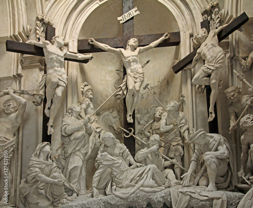 Crocefissione; particolare della cappella della Passione nella chiesa di Sant'Agostino a Cremona