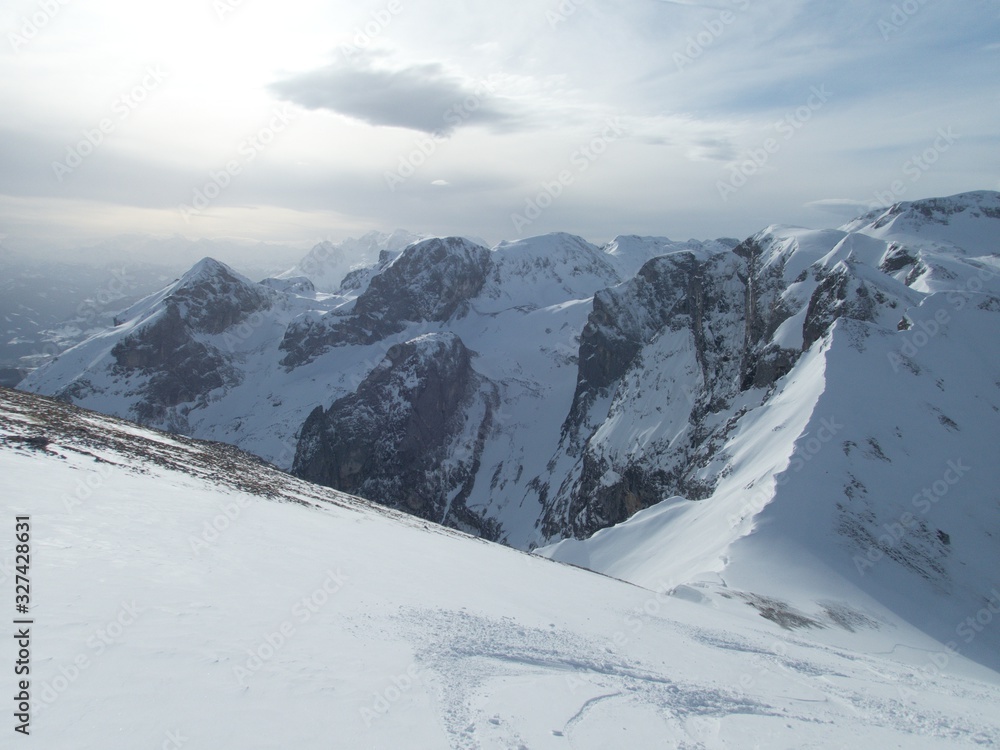 Obraz premium beautiful skitouring mountain terrain in winter landscape tennengebirge in austrian alps