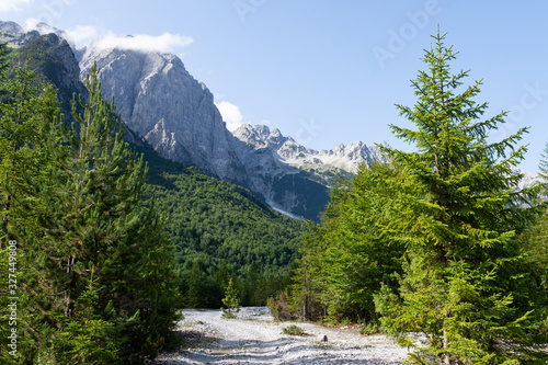 Trek entre Theth et Valbona, Alpes albanaises photo