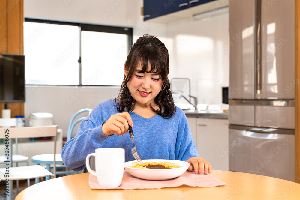 ランチタイムの主婦