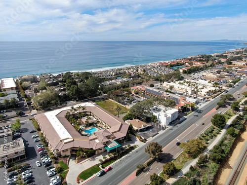 Aerial view of condo community next to the beach and sea in south california. Solana Beach. USA © Unwind