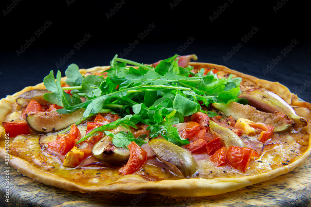 Pizza with figs, prosciutto and mozzarella Pizza with figs, prosciutto and mozzarella