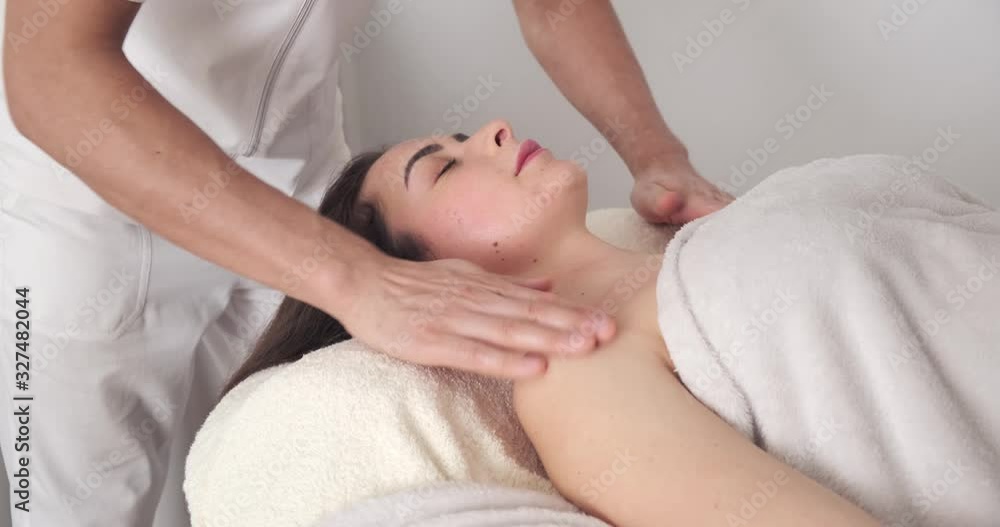 Spanish head massage. relaxing massage for face Massage therapist at Spa salon Spanish head massage. relaxing massage for face Massage therapist at Spa salon