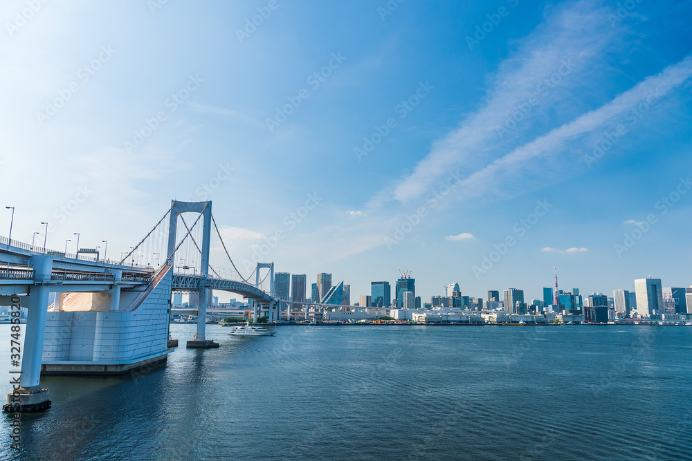 レインボーブリッジと高層マンション