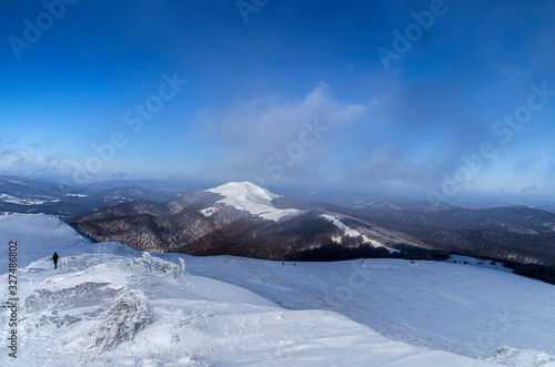 Fototapeta Naklejka Na Ścianę i Meble -  Bieszczady panorama z połoniny Wetlińskiej zima