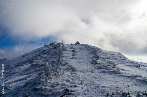 Fototapeta Naklejka Na Ścianę i Meble -  zima na połoninie Wetlińskiej Bieszczady 